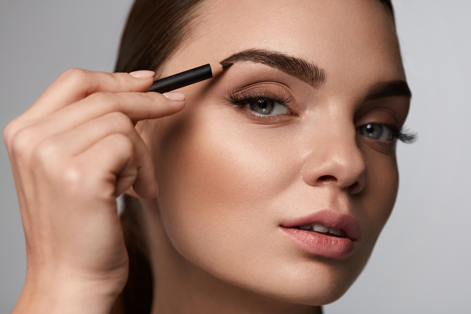 5 Essential Eyebrow Hacks